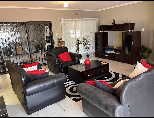 4 BEDROOM FREEHOLD FOR SALE IN MAYBERRY PARK